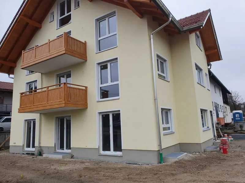 Fertig saniertes Mehrfamilienhaus mit Putzfassade