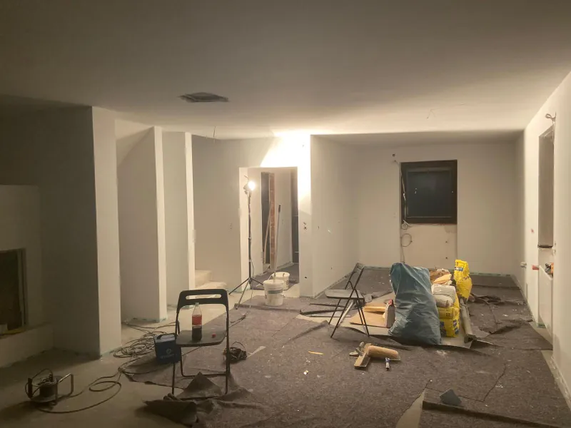 Großer Wohnraum während der Renovierung